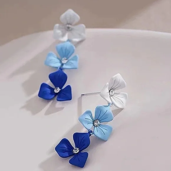 New Elegant Blue and White Floral Earrings - Picture 4 of 5